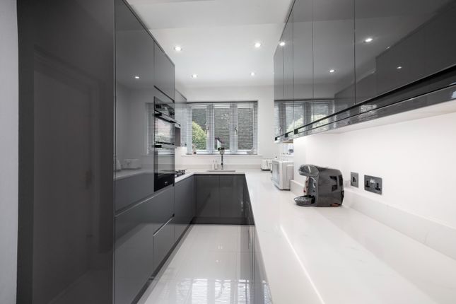 46 Lyncroft Avenue, Pinner, Greater London photo 3