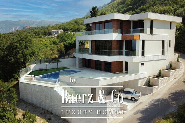 Villa for sale in 7Rmq+V9H, Mediteranska, Budva, Montenegro