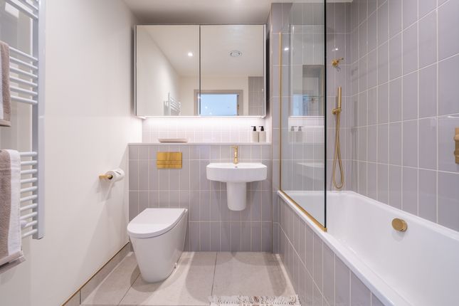 165, The Eades, 11 Selborne Road, London photo 4