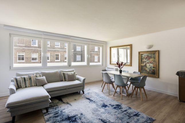 Flat Flat 17, 7, Queen Anne Street, London photo 3