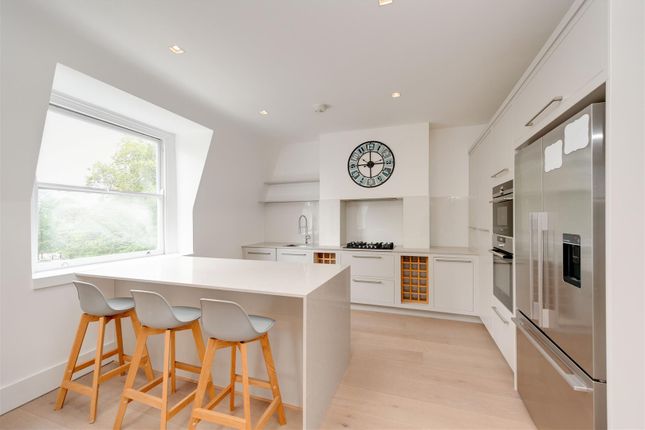 Flat 3, 253, Goldhurst Terrace, London photo 3
