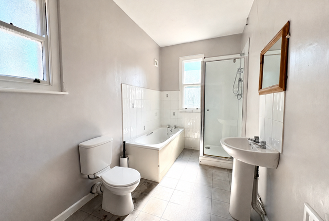 1A, Eastbourne photo 4