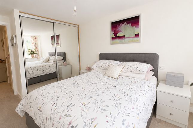 Flat Flat 21, Thythe Court, 141 White Hart Lane, Collier Row photo 4