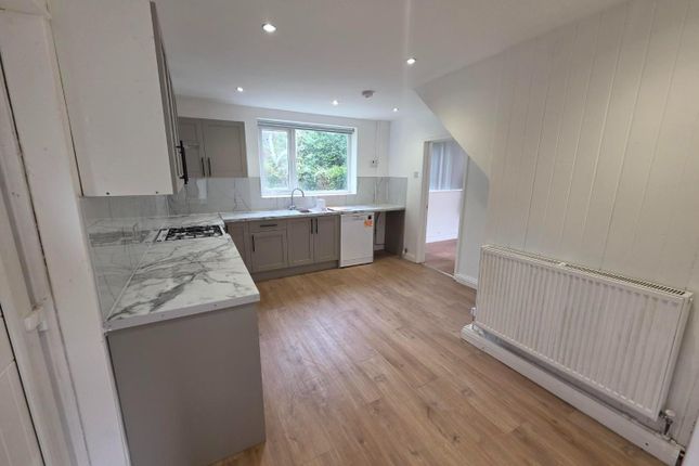 106, Rowrah Crescent, Manchester photo 3
