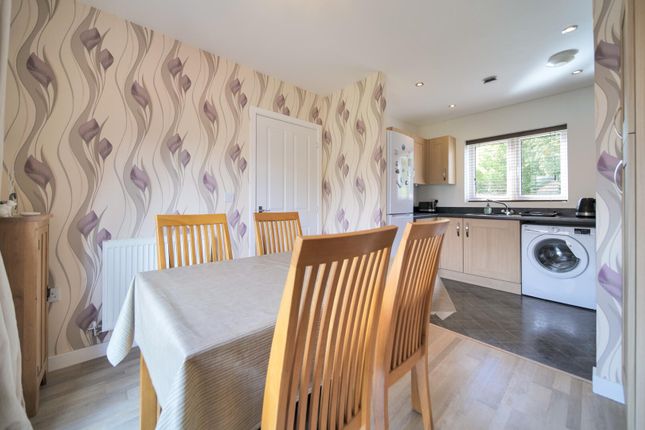 1, Manston Close, Melksham photo 4