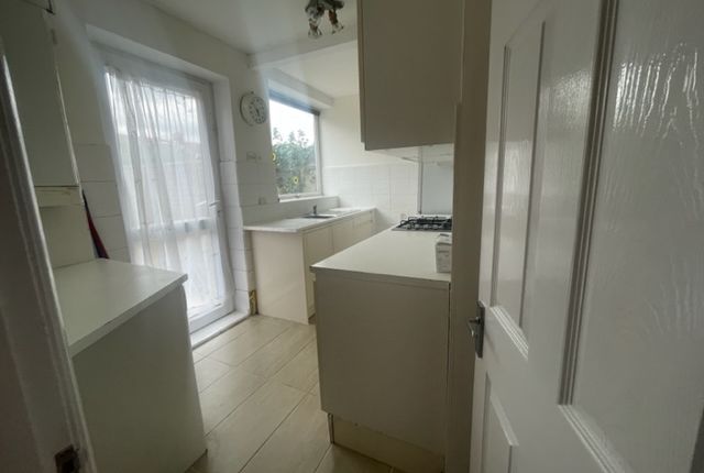 68, Horsecroft Road, Edgware photo 4