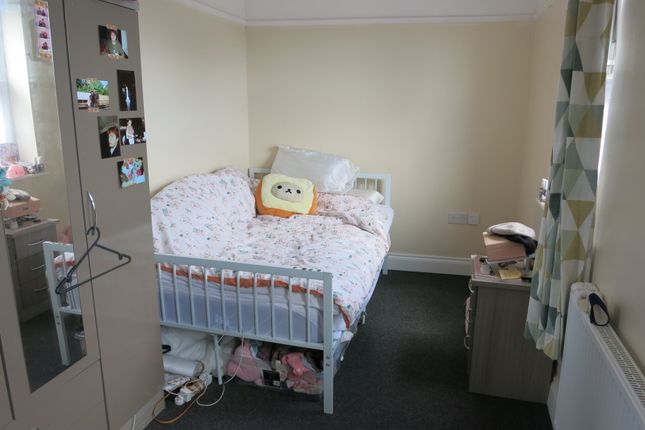 Flat 8, 56, Hook Road, Surbiton photo 4