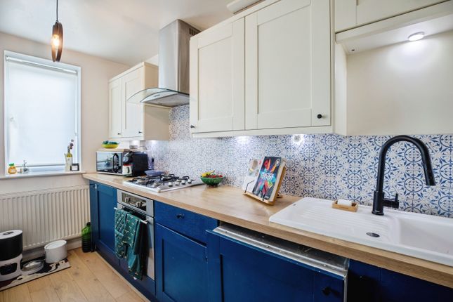 Flat 3, Sark House, Clipper Way, London photo 2