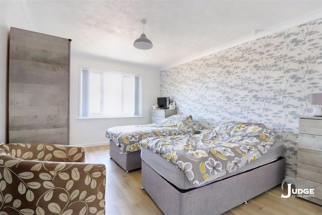 Flat for sale in The Blossoms, Markfield Court, Markfield