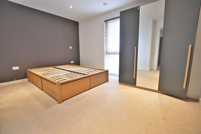 Flat 39 Lexington Apartments, Slough photo 3