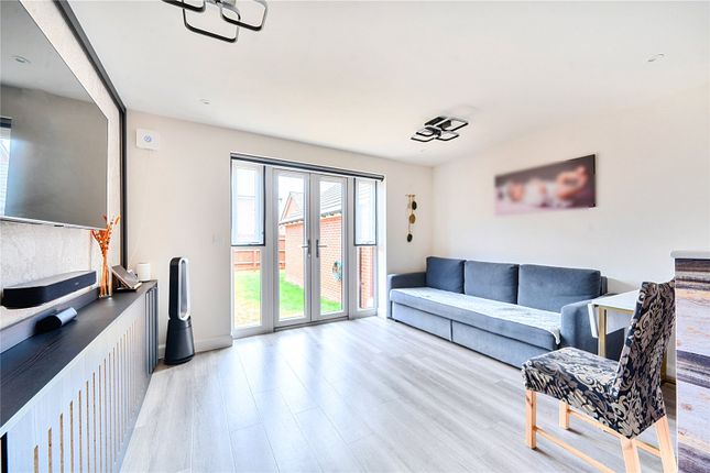 25, Grand Junction, Aylesbury photo 2