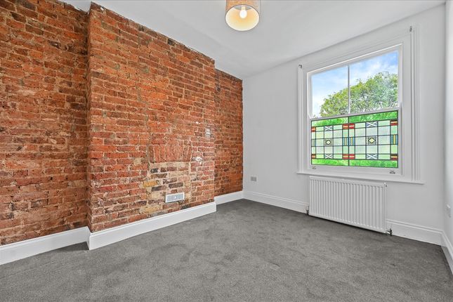 14, Caxton Road, Shepherd's Bush W12 photo 4