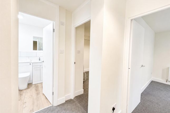 41 Grovebury Court, Chase Road, London photo 3