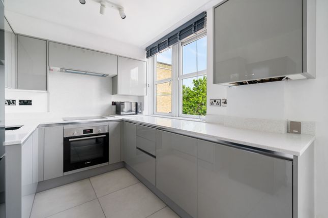 4-bed house on 18 Dunsbury Close, Sutton, £2,400/mo