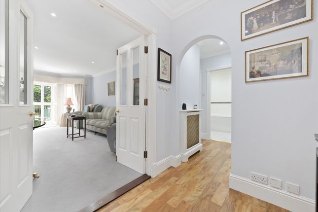 1, Palmerstone Court, Virginia Water photo 3