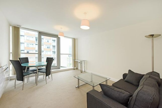Flat to rent in Blackwall Way, London