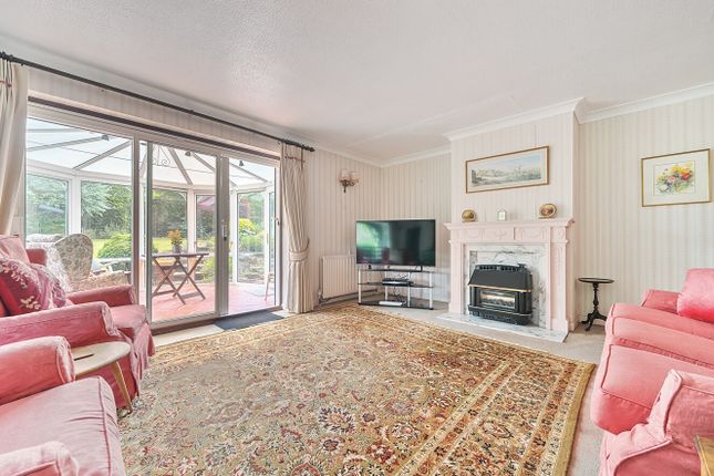 9, The Meadows, Farnham photo 3