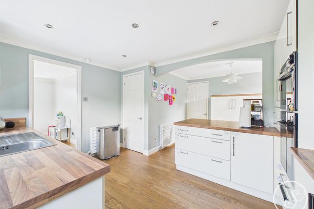19, Spur Drive, Leeds photo 2
