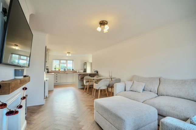 51 Woodfield Road, Holt photo 2