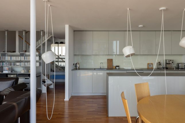 Flat 503, 31, Royle Building, Wenlock Road, London photo 4