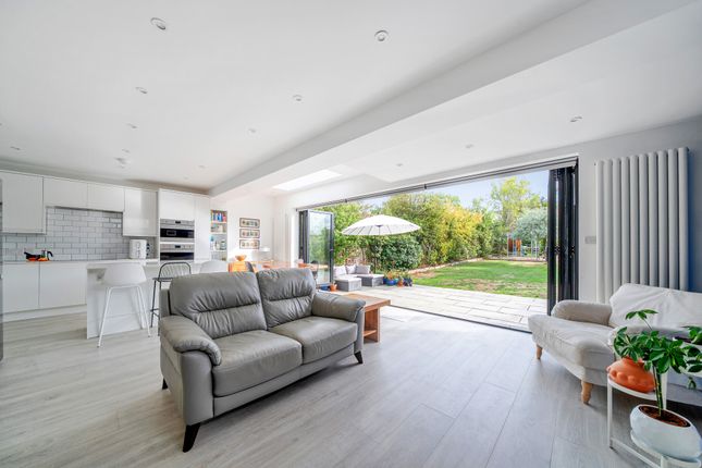 168, Craddocks Avenue, Ashtead photo 2