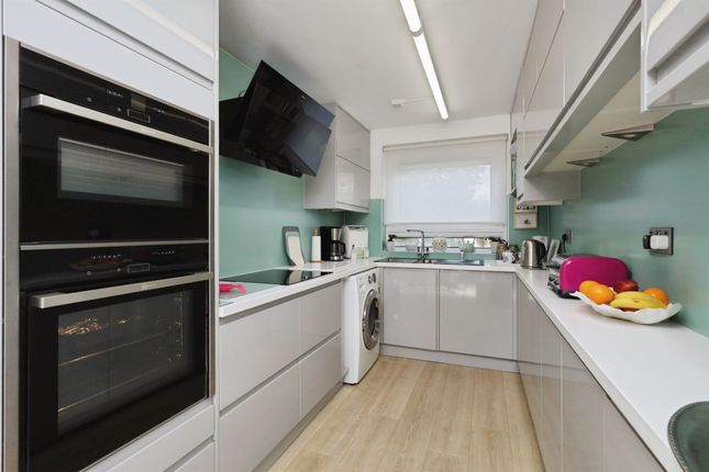 Flat 3, Sussex House, Hartington Place, Eastbourne photo 4