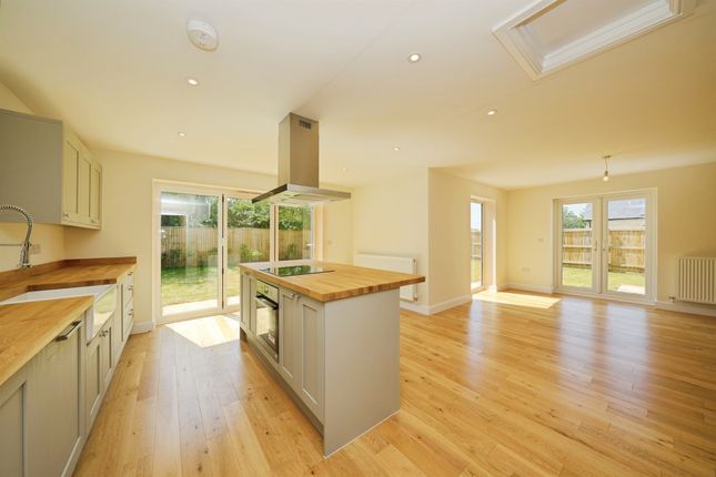 4, Old Orchard Close, Chippenham photo 2