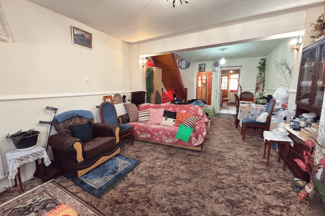 50, Worcester Road, London photo 3