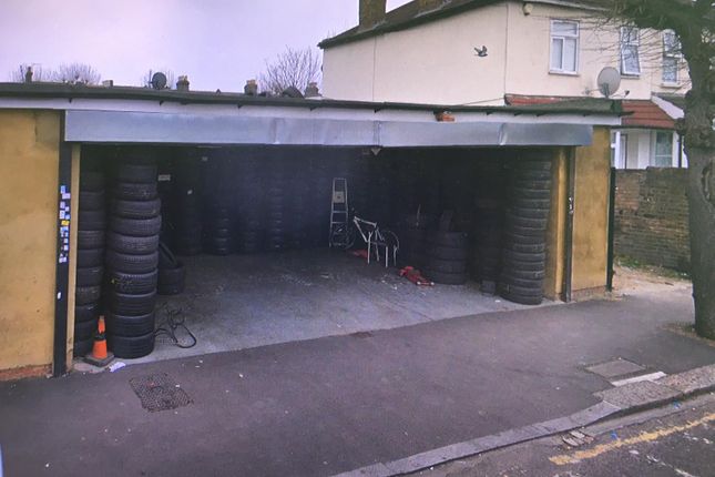 Thumbnail Parking/garage to let in Romford Road, East Ham