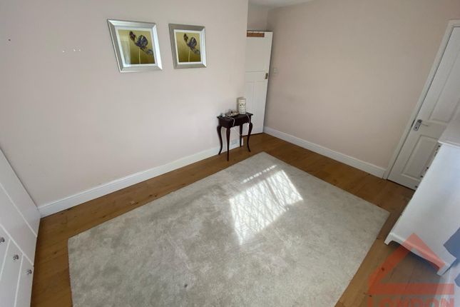 Room to rent in Calleydown, Crescent, New Addignton