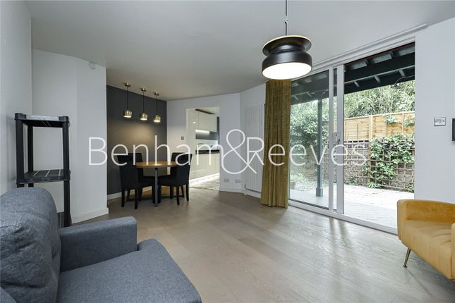 Bridgeport Place, London, Kennet Street photo 5