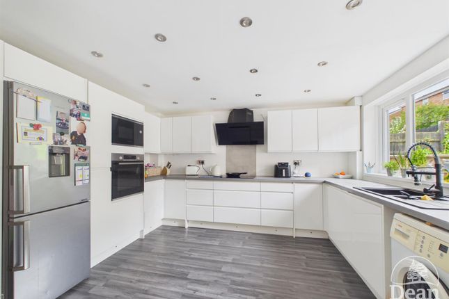 65, Woodland Rise, Lydney photo 3