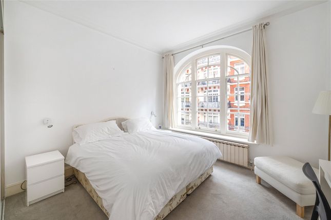 15, Lincoln House, London photo 2