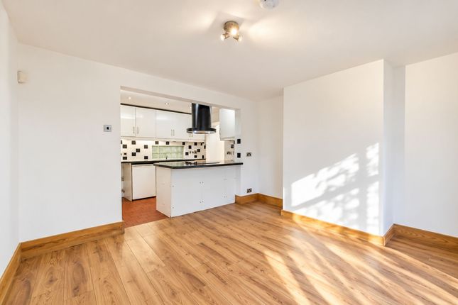 8 Church Close, Worcester photo 5