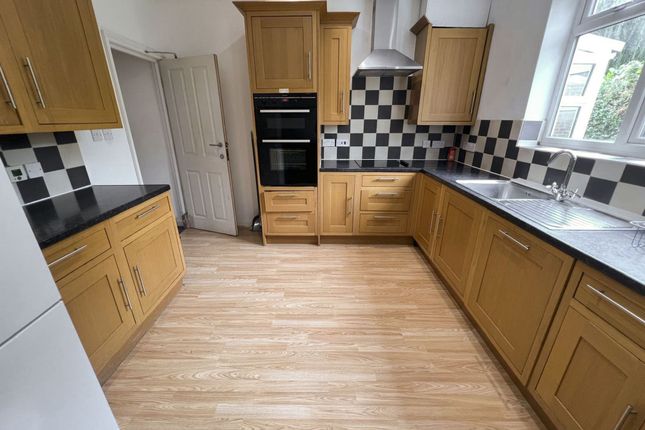 22 Churchill Avenue, Harrow photo 2