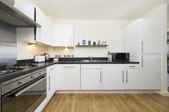 Flat 17, 1, Dunston Road, London photo 4