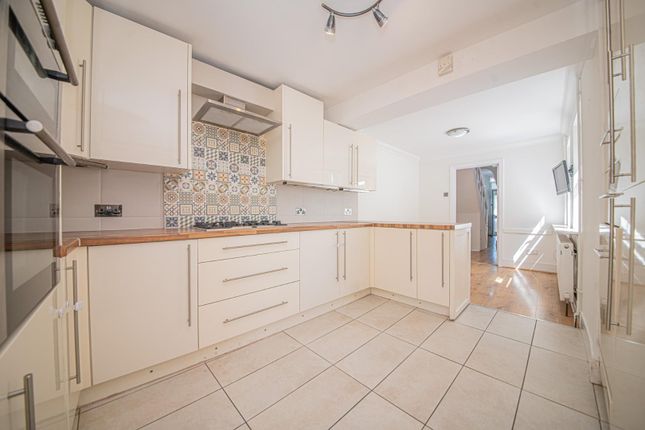 317, Market Street, Eastleigh photo 4