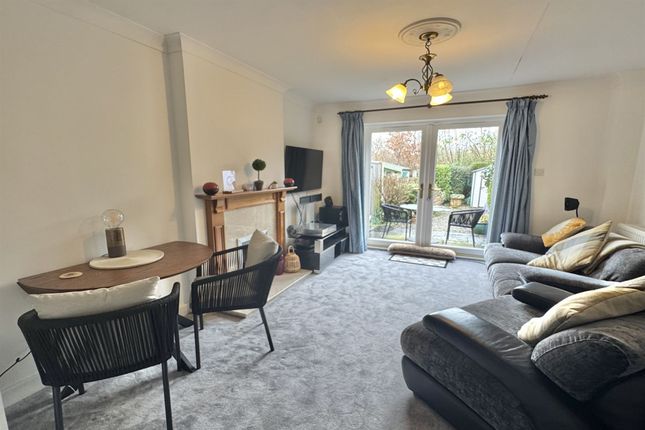 4 Waters Edge, Stockport photo 2