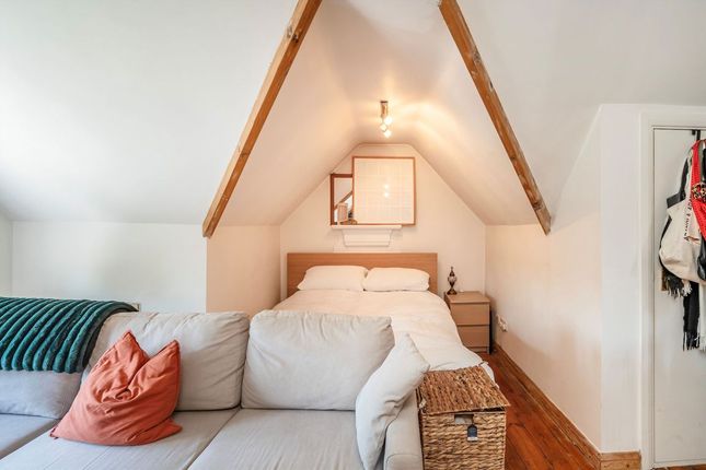 Flat 7, Swallowfields House, 34, Lovelace Gardens, Surbiton photo 4