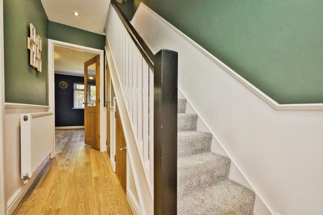 28, Orchard Rise, CREWKERNE photo 3