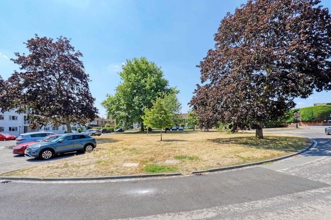 4 Fairacre, Maidenhead photo 4