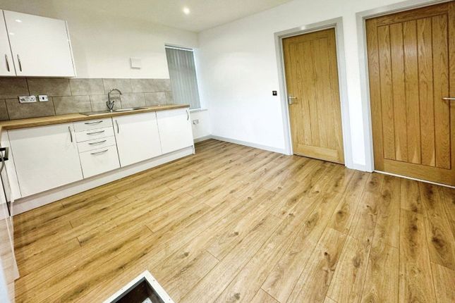 Flat to rent in Lower Mill Street, Kidderminster, Worcestershire