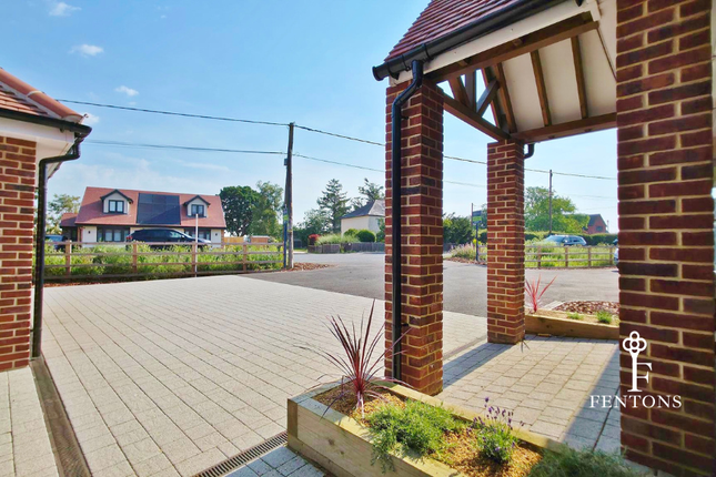 Pondview Cottage, 4, Frinton Road, Thorpe-le-Soken photo 3