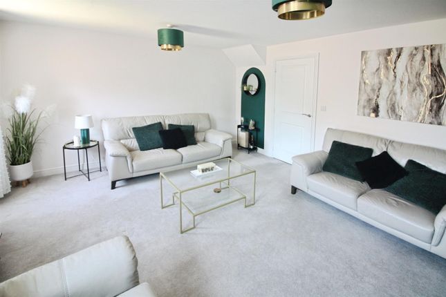 12, Boston Court, Leeds photo 4