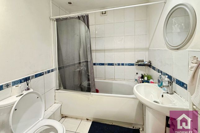 Apartment 4, St. Peters House, 71, Bromwich Street, Greater Manchester photo 5