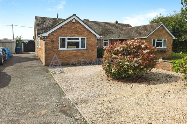 Bungalow to rent in The Broadway, Charlton On Otmoor, Kidlington, Oxfordshire