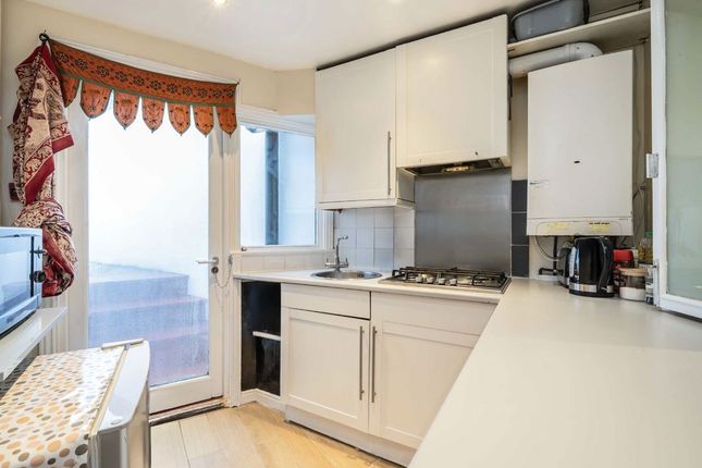 Flat C, 25, Swinton Street, London photo 2