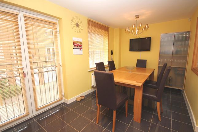 29, Reed Court, Greenhithe photo 5