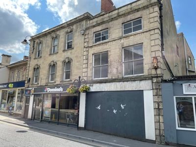 Retail premises to let in 45 High Street, Warminster, Wiltshire