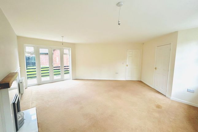 32 Wellcroft Gardens, Lymm photo 4